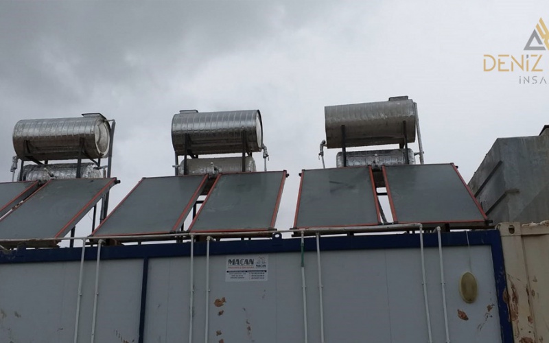 أعمال صيانة وإصلاح الكرفانات الموجودة في منطقة القاعدة العسكرية بمنطقة درع الفرات