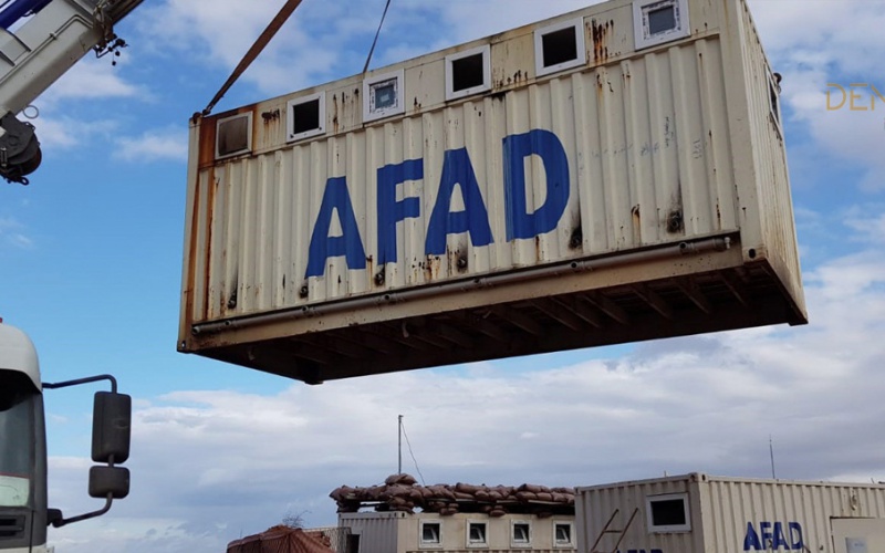 أعمال صيانة وإصلاح الكرفانات الموجودة في منطقة القاعدة العسكرية بمنطقة درع الفرات