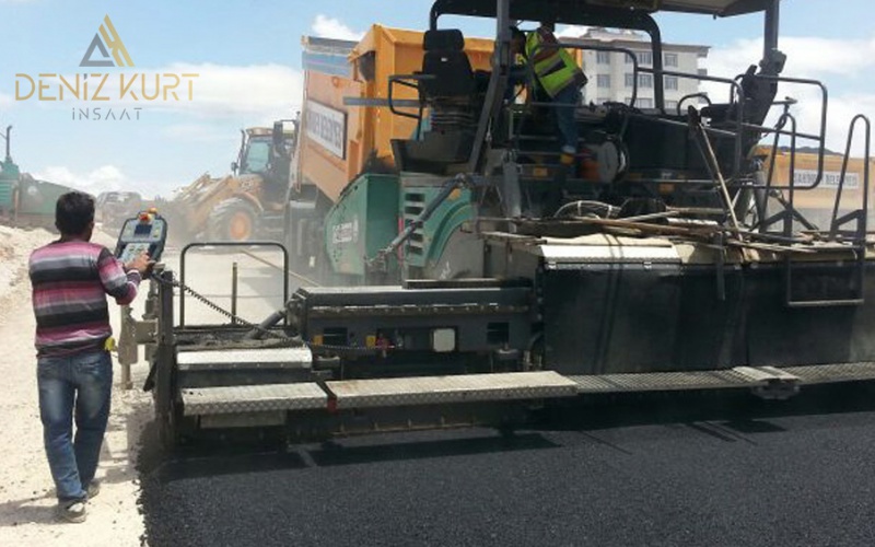 أعمال صيانة وإصلاح الكرفانات الموجودة في منطقة القاعدة العسكرية بمنطقة درع الفرات