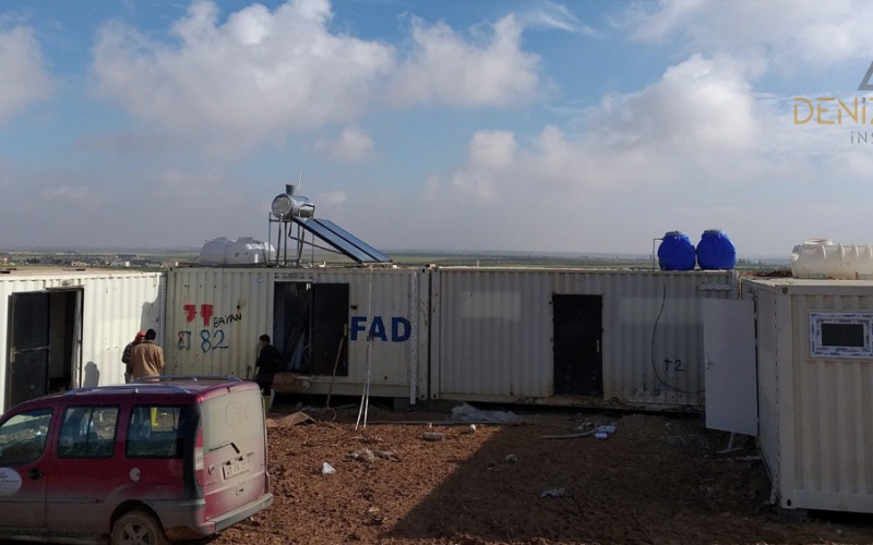 أعمال صيانة وإصلاح الكرفانات الموجودة في منطقة القاعدة العسكرية بمنطقة درع الفرات